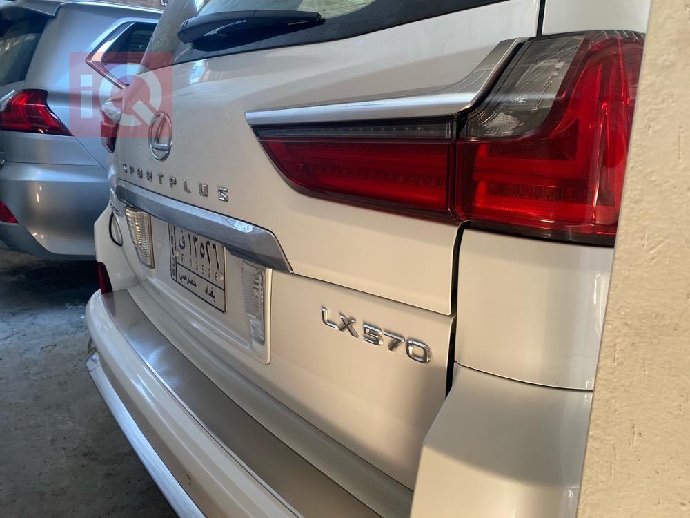 لێکزس LX
